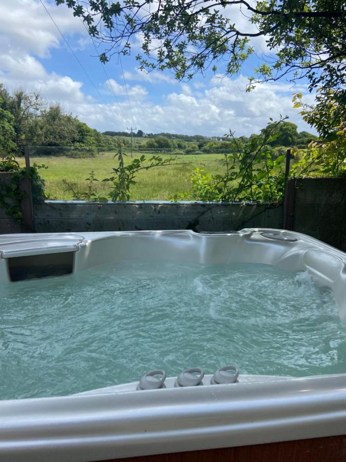 The Countryside Cabin With Private Hot Tub Apartment Newquay  Exterior photo